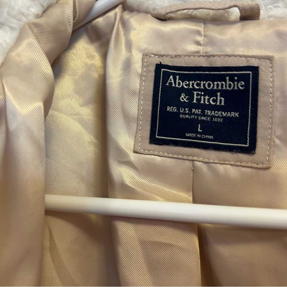 Fuzzy A&F Jacket ♥️ - Picture 4 of 5